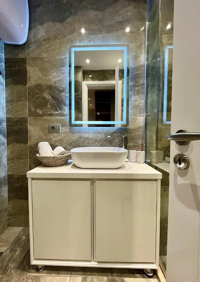 Apartamento Adriatic Treasure Apt, Luxury & Beachfront - By Beta Premium Golem  Albânia