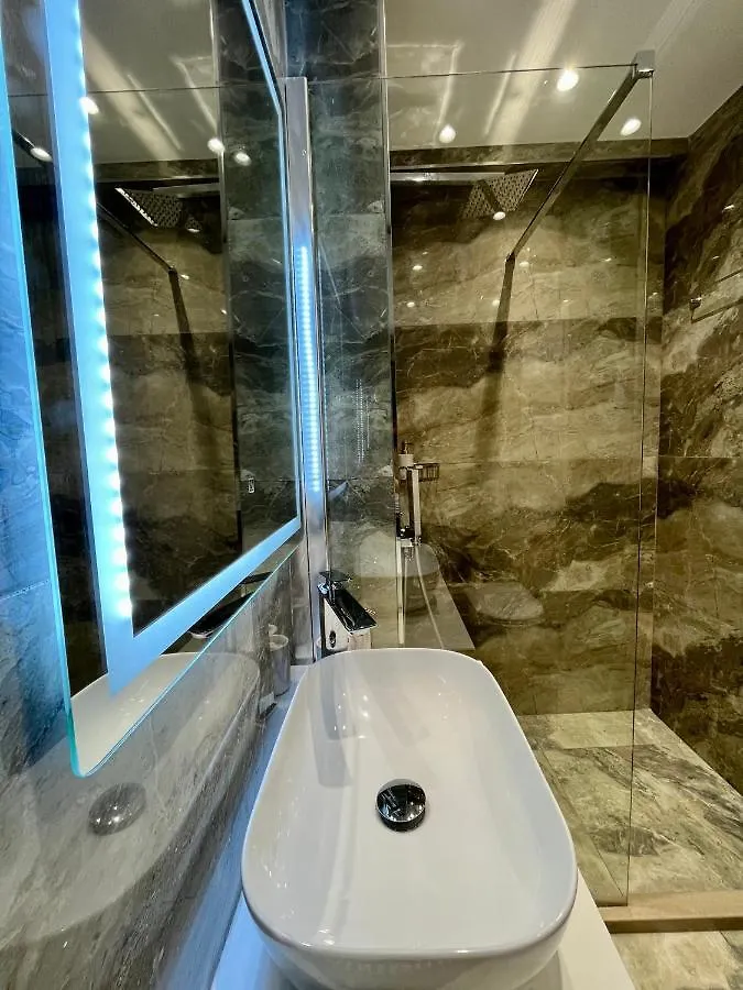 Adriatic Treasure Apt, Luxury & Beachfront - By Beta Premium Golem  0*, Golem (Tirana)